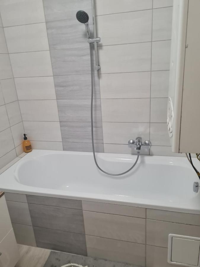 Apartamento Urban Apartman Miskolc Exterior foto